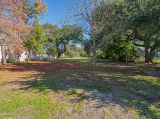 611 Hancock St, Bay Saint Louis, MS 39520