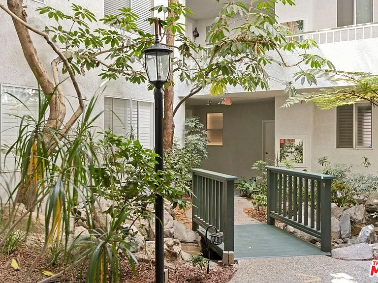 1375 Kelton Ave #108 — Photo 3