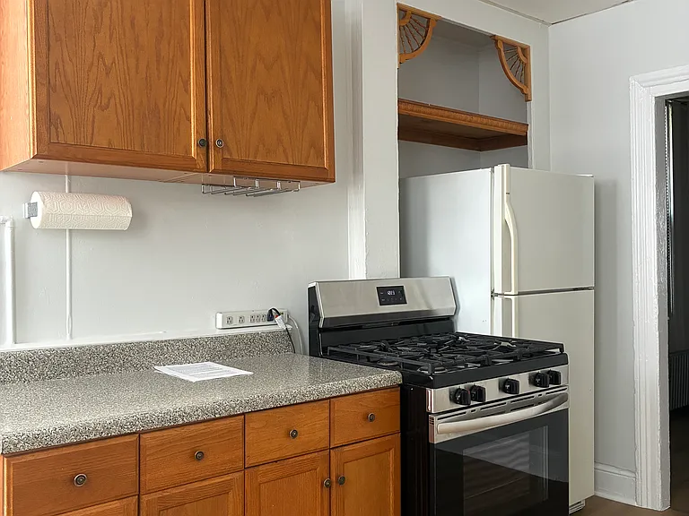 136 Coles St #2 — Photo 8