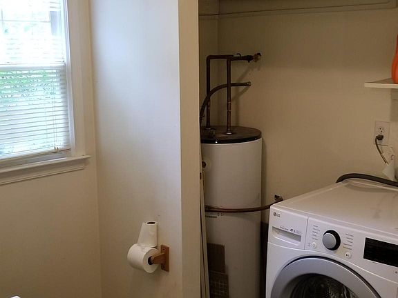 3rd image of 814 Vickilee Ct