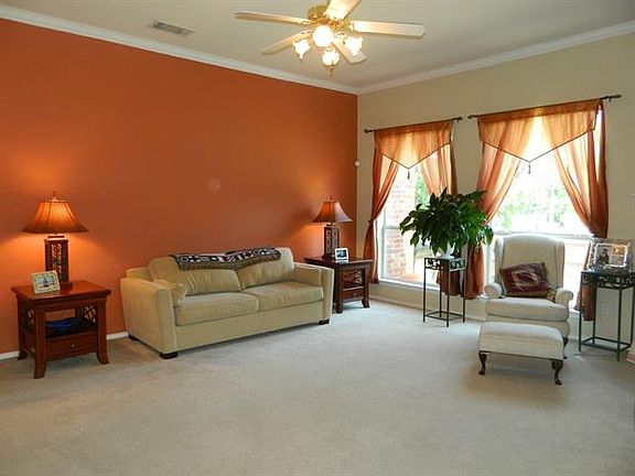 4th image of 301 Shelby Ln