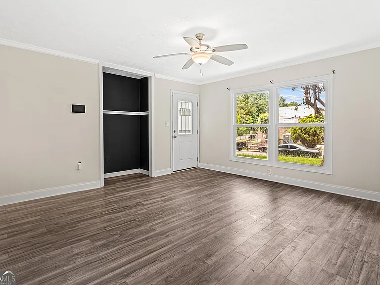 2607 Sparta Dr — Photo 3