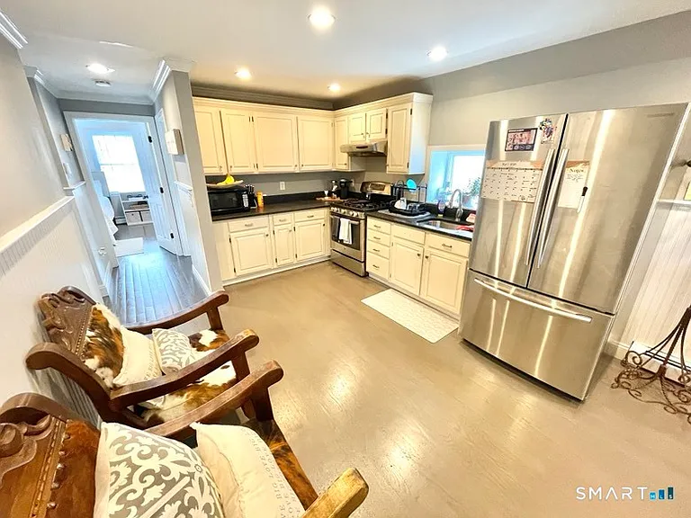 840 E Broadway — Photo 15