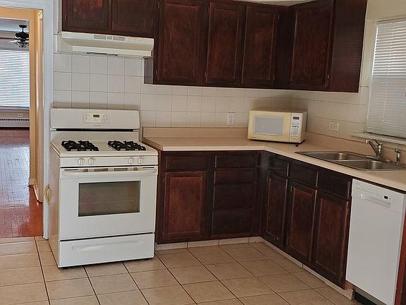 2nd image of 2715 W Winnemac Ave