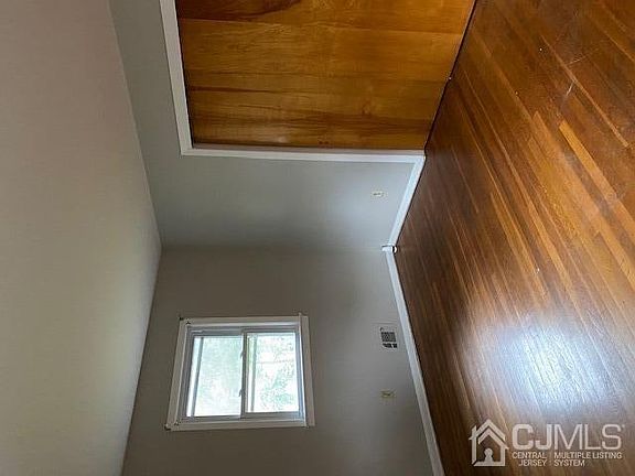 5th image of 85 N Lawrence Ave