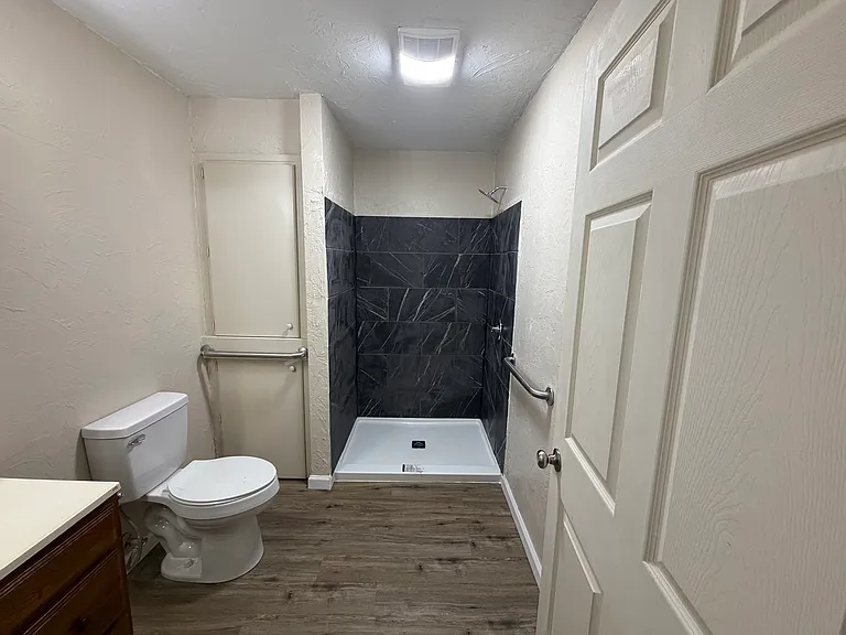 827 S Hall St — Photo 2