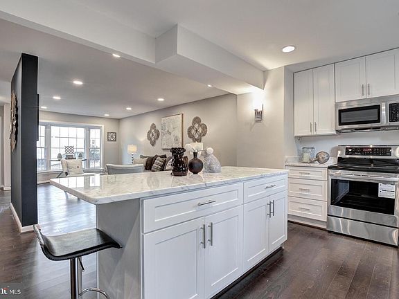 4th image of 5460 New London Park Dr