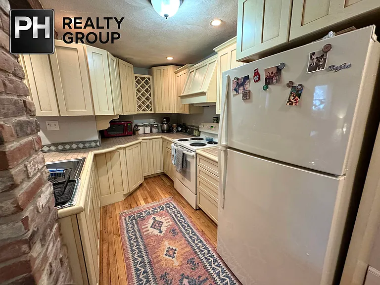 39 Highland Ave — Photo 18
