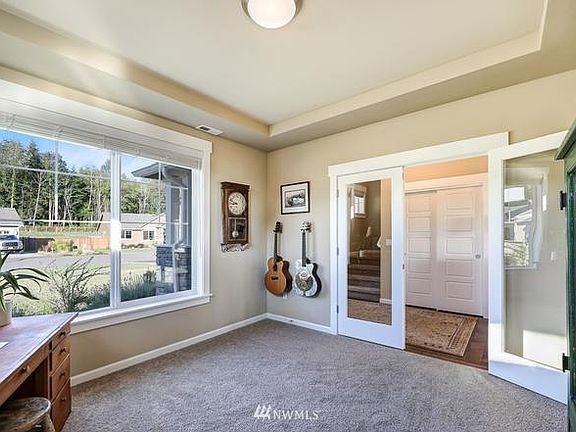 3rd image of 18604 33rd Pl NE