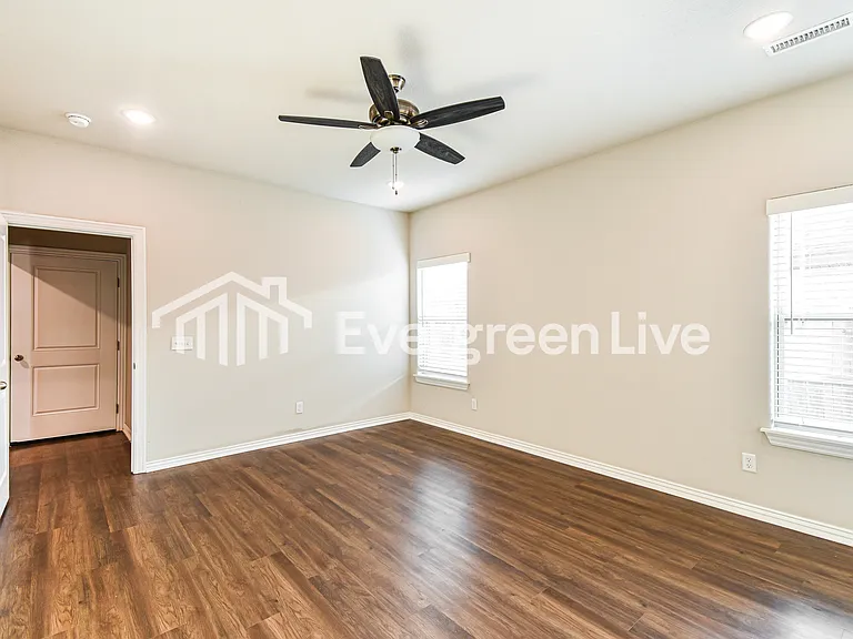 200 Grove Ln — Photo 6