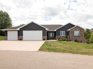2410 Winterwood Dr, Asbury, IA 52002
