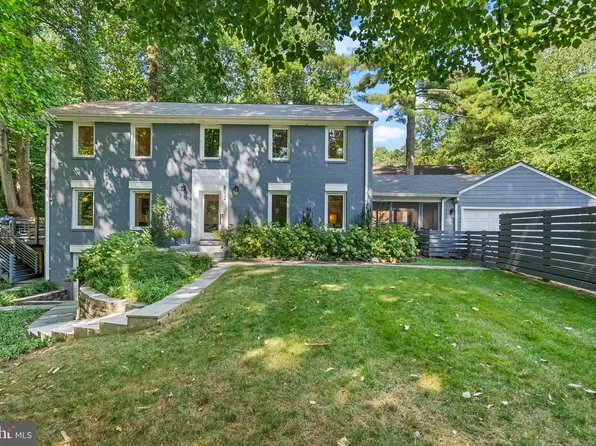 8012 Lilly Stone Dr, Bethesda, MD 20817