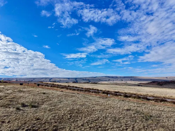 3 Red Ln, Thermopolis, WY 82443