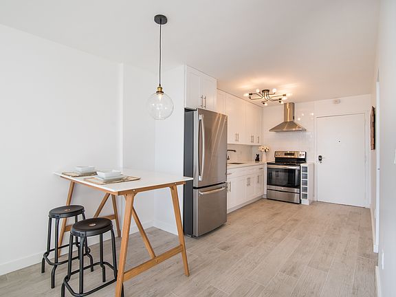5th image of 710 Washington Ave APT 420