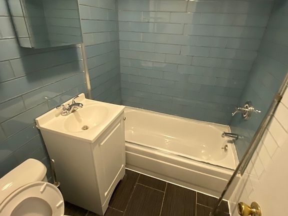 4th image of 208 E 95th St #2B