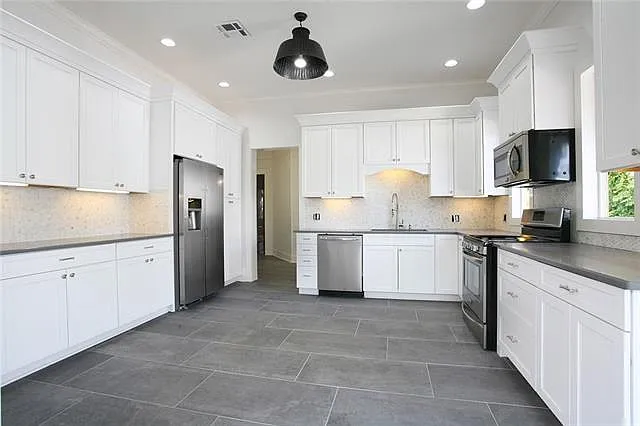 3 bed, 2.0 bath, 2000 sqft, $2,600 — Photo 2
