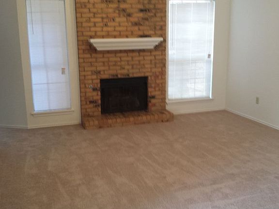 3rd image of 109 N Elkhart Ave