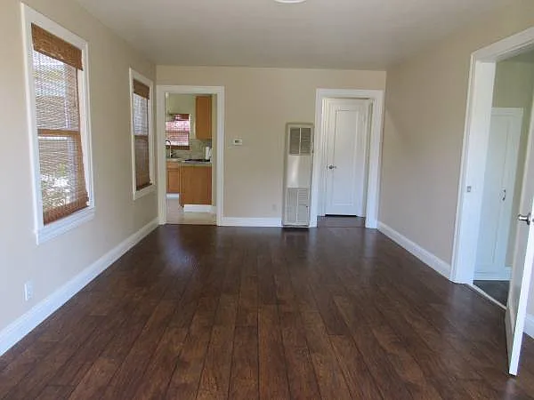 22844 Broadway — Photo 3
