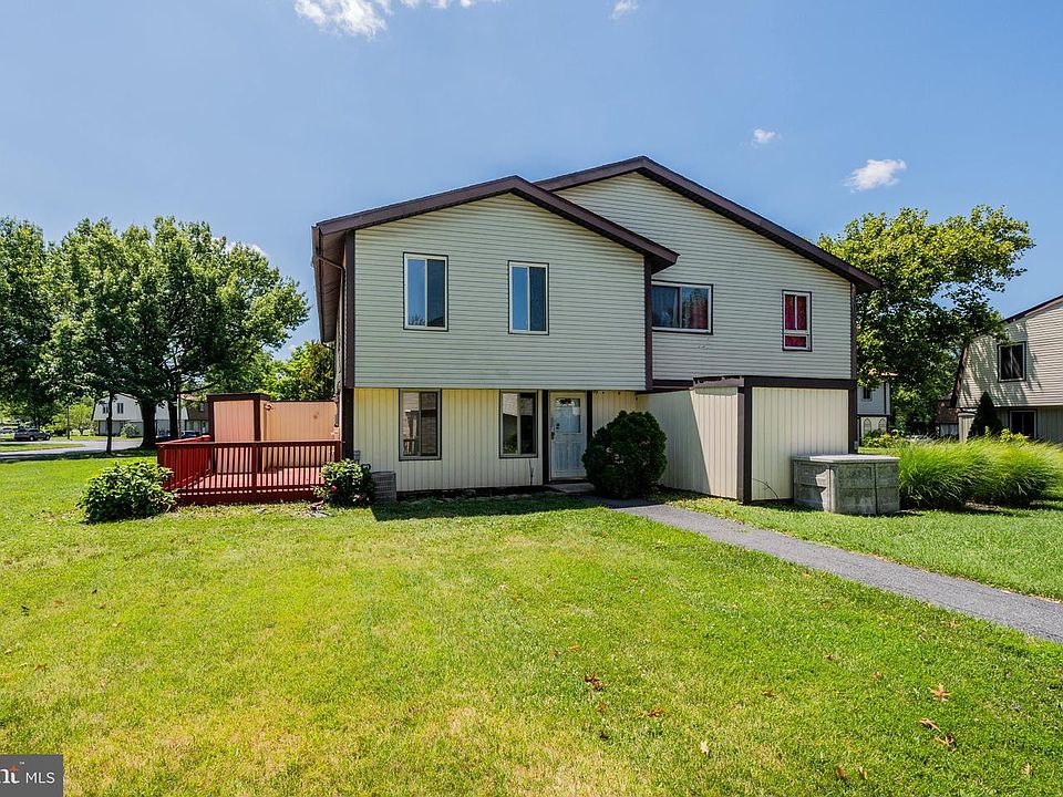 1st image of 89 King Henry Cir #89