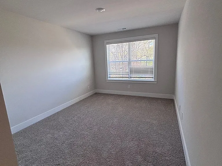 4634 Dogwood Pl — Photo 8