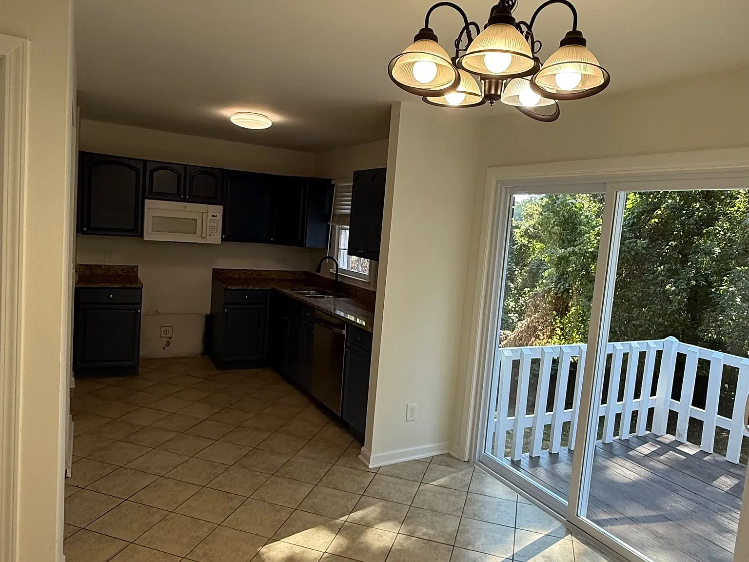 5 bed, 1878 sqft, $2,800 — Photo 2
