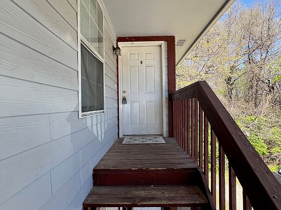 2nd image of 1002 Juniper Ct #D