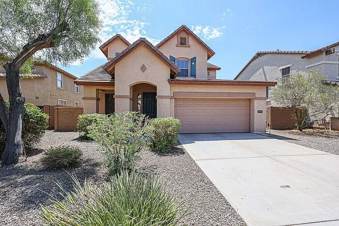 4 bed, 2.5 bath, 2419 sqft, $2,495 — Photo 4