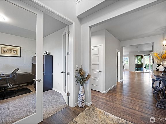 3rd image of 5024 Raven Court NE