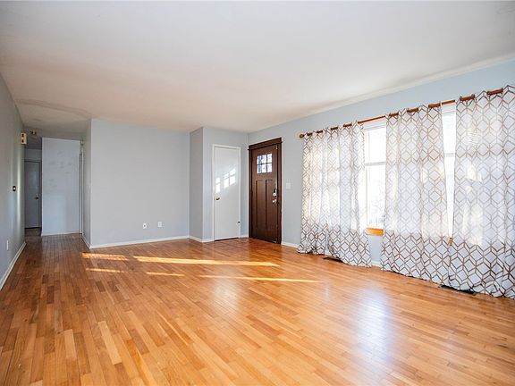 4th image of 1729 N Greenvalley Ave