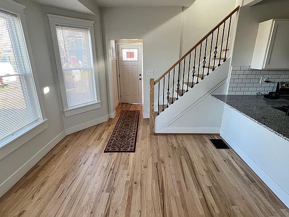 3rd image of 293 Hawkes Ave