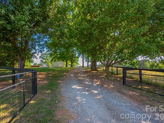 2nd image of 161 Breezy Hill Ln