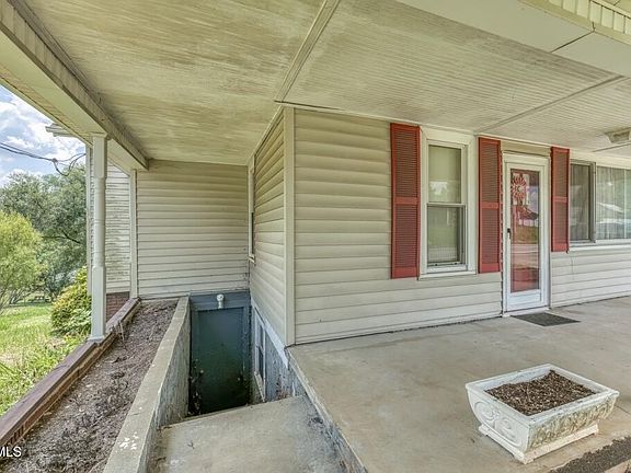 2nd image of 1519 Bloomingdale Rd