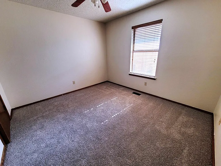 10413 Glascow Dr — Photo 17