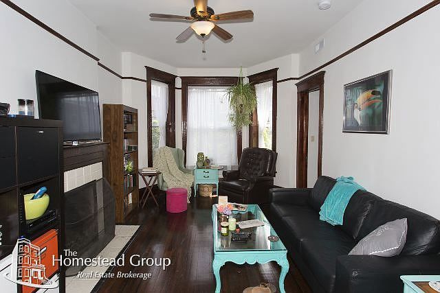 1st image of 870 W Buckingham Pl APT 03