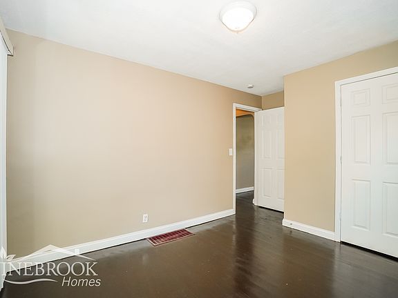 5th image of 3070 Grasmere Ave
