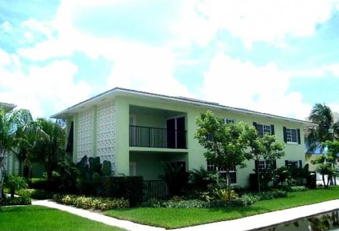 1st image of 102 N Lakeside Dr APT 4