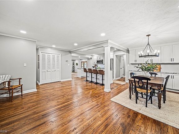 4th image of 33142 Warwickshire Ln