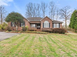 471 W Hunting Ridge Dr, Thomasville, NC 27360