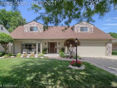 812 Moorland Dr, Grosse Pointe Woods, MI, 48236