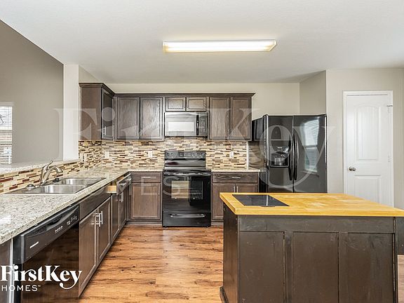5th image of 223 Thoroughbred St
