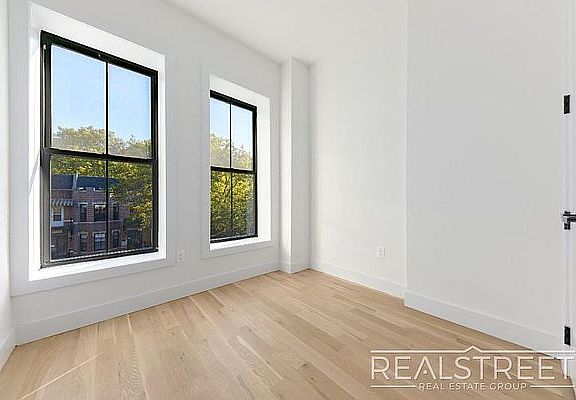 3rd image of 533 Chauncey St #4