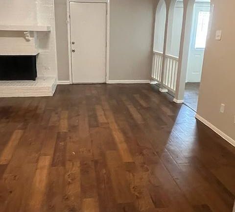 3rd image of 3409 Castle Rock Ln