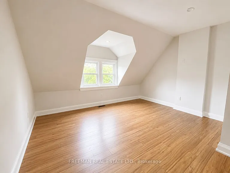 342 Howland Ave #UPPER — Photo 13