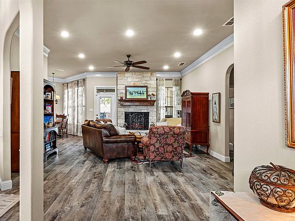 4th image of 1177 Ronald Rd