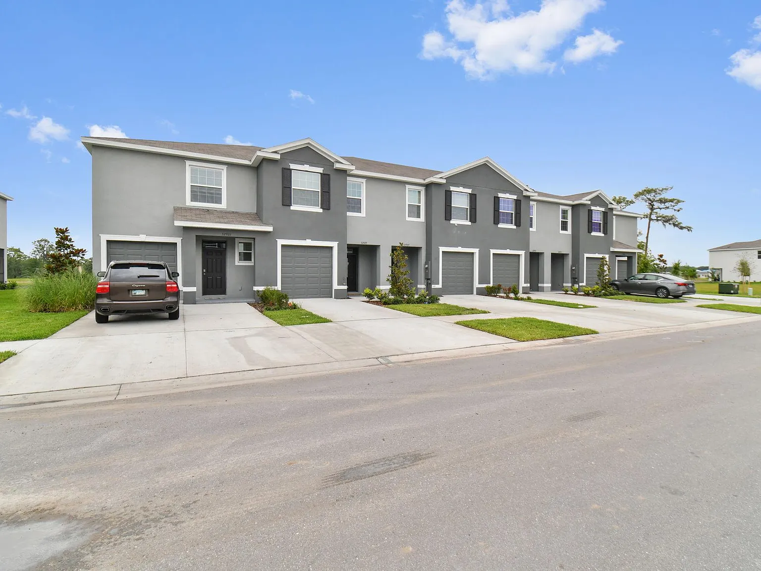 3 bed, 2.5 bath, 1758 sqft, $2,350 — Photo 2