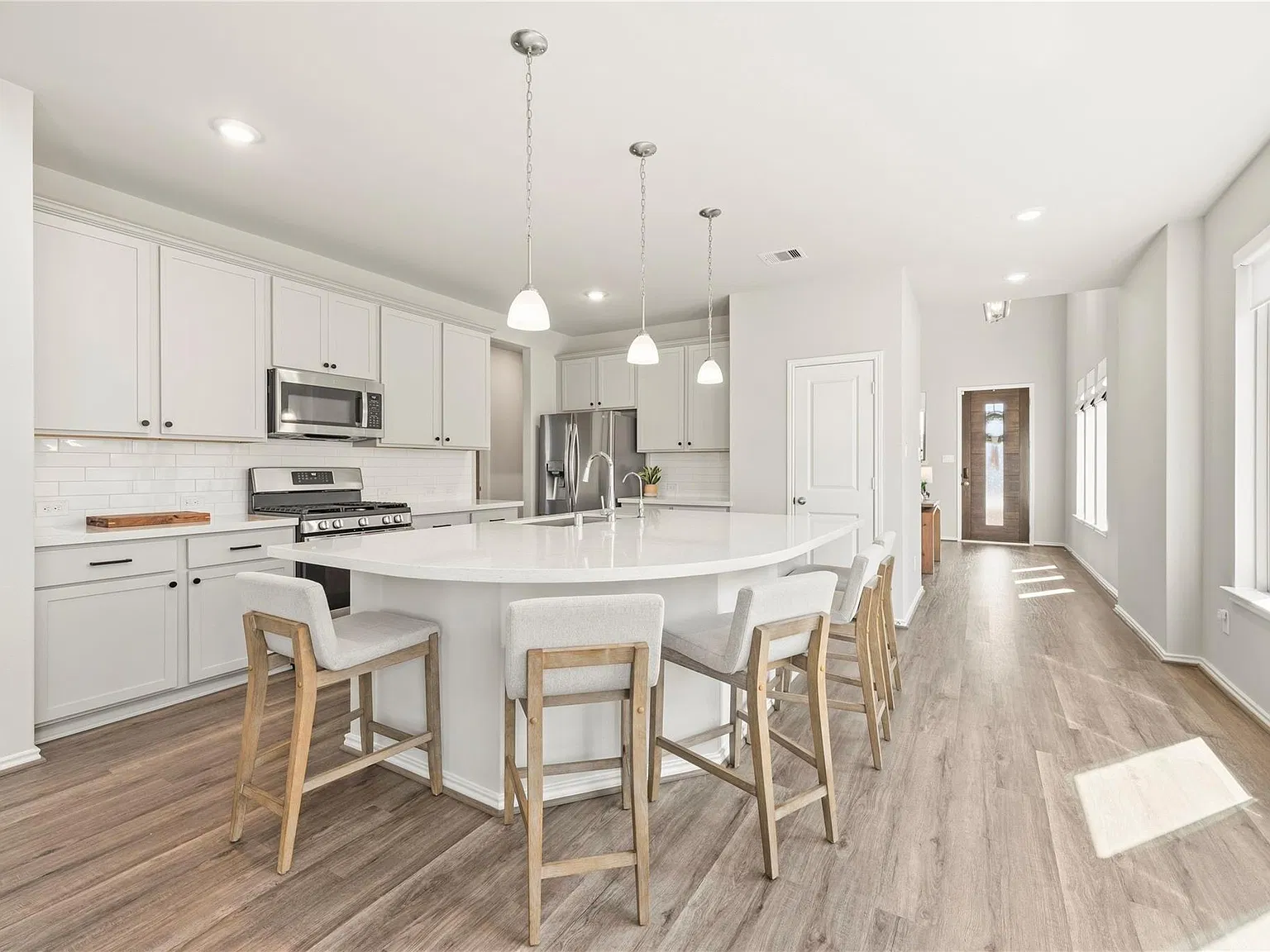 4 bed, 3.0 bath, 2507 sqft, $2,900 — Photo 3