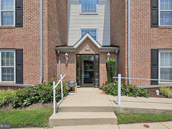 2nd image of 2003 Rudy Serra Dr Unit 1D