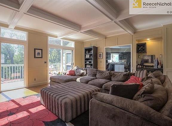 3rd image of 401 NW Essex Dr