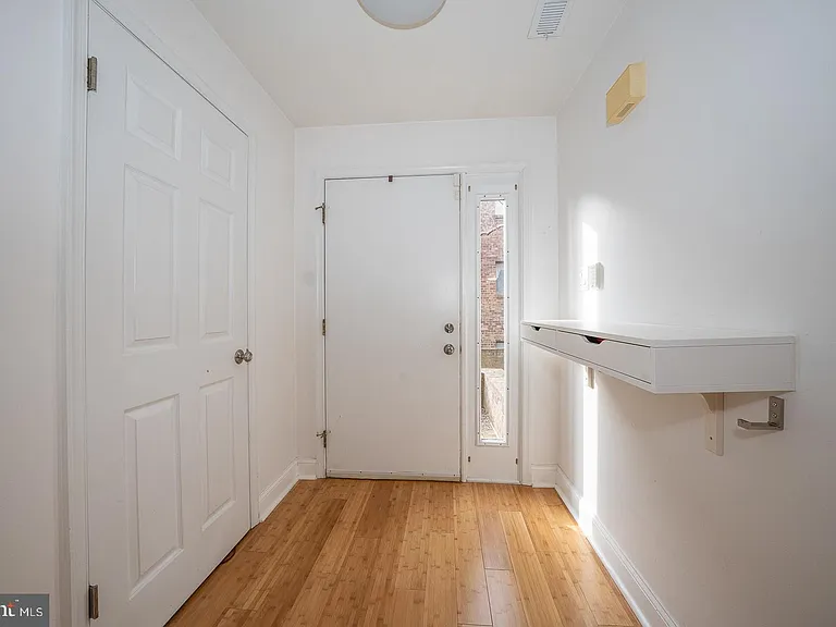 504 Mountainview Dr — Photo 4