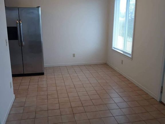 3rd image of 722 W Broomfield St #10712093